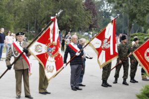 01.08.2020 Kielce. Uroczystości pod pomnikiem "Harcerzom poległym za Ojczyznę" na Skwerze Szarych Szeregów w 76. rocznicę wybuchu Powstania Warszawskiego / Jarosław Kubalski / Radio Kielce