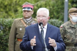 01.08.2020 Kielce. Uroczystości pod pomnikiem "Harcerzom poległym za Ojczyznę" na Skwerze Szarych Szeregów w 76. rocznicę wybuchu Powstania Warszawskiego. Poseł Krzysztof Lipiec / Jarosław Kubalski / Radio Kielce