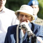 01.08.2020 Kielce. Uroczystości pod pomnikiem  "Harcerzom poległym za Ojczyznę" na Skwerze Szarych Szeregów w 76. rocznicę wybuchu Powstania Warszawskiego. Uczestniczka powstania porucznik Krystyna Jopowicz / Jarosław Kubalski / Radio Kielce