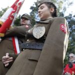 01.08.2020 Kielce. Uroczystości pod pomnikiem  "Harcerzom poległym za Ojczyznę" na Skwerze Szarych Szeregów w 76. rocznicę wybuchu Powstania Warszawskiego / Jarosław Kubalski / Radio Kielce