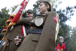 01.08.2020 Kielce. Uroczystości pod pomnikiem "Harcerzom poległym za Ojczyznę" na Skwerze Szarych Szeregów w 76. rocznicę wybuchu Powstania Warszawskiego / Jarosław Kubalski / Radio Kielce