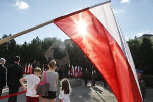 01.08.2020 Kielce. Uroczystości pod pomnikiem "Harcerzom poległym za Ojczyznę" na Skwerze Szarych Szeregów w 76. rocznicę wybuchu Powstania Warszawskiego / Jarosław Kubalski / Radio Kielce