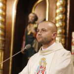 01.08.2020 Kielce. Uroczystości w 76. rocznicę wybuchu Powstania Warszawskiego. Msza w kościele garnizonowym. Ks. ppor. Dariusz Jarliński / Jarosław Kubalski / Radio Kielce