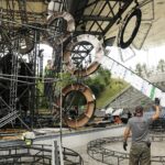 04.08.2020 Kielce. Amfiteatr na Kadzielni. Budowa sceny na Festiwal Muzyki Tanecznej / Jarosław Kubalski / Radio Kielce