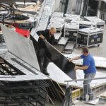 04.08.2020 Kielce. Amfiteatr na Kadzielni. Budowa sceny na Festiwal Muzyki Tanecznej / Jarosław Kubalski / Radio Kielce