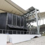 04.08.2020 Kielce. Amfiteatr na Kadzielni. Budowa sceny na Festiwal Muzyki Tanecznej / Jarosław Kubalski / Radio Kielce