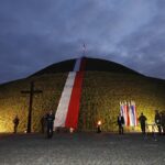05.08.2020 Kraków. Marsz Szlakiem I Kompanii Kadrowej. Uroczystości pod kopcem Józefa Piłsudskiego. Przemawia: Jan Józef Kasprzyk - szef Urzędu do Spraw Kombatantów i Osób Represjonowanych / Jarosław Kubalski / Radio Kielce