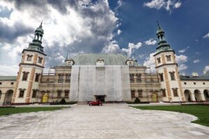 07.08.2020 Kielce. Pałac Biskupów Krakowskich. Muzeum Narodowe. Remont elewacji / Jarosław Kubalski / Radio Kielce