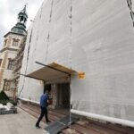 07.08.2020 Kielce. Pałac Biskupów Krakowskich. Muzeum Narodowe. Remont elewacji / Jarosław Kubalski / Radio Kielce