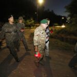 11.08.2020 Szewce. Marsz Szlakiem I Kompanii Kadrowej. Apel i zapalenie zniczy w lesie, gdzie dokonywano rozstrzeliwań Żołnierzy Wyklętych / Jarosław Kubalski / Radio Kielce