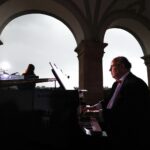 22.08.2020 Kielce. Ogród włoski Pałacu Biskupów. Koncert z cyklu "Chopinowskie inspiracje". Artur Jaroń / Jarosław Kubalski / Radio Kielce