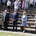 23.08.2020 Ciekoty. Dożynki. Od lewej: starosta kielecki Mirosław Gębski, poseł Krzysztof Lipiec. wójt gminy Masłów Tomasz Lato, dyrektor IV LO w Kielcach Edyta Lato i senator Krzysztof Słoń / Jarosław Kubalski / Radio Kielce