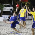 23.08.2020 Kielce. Festiwal sportów plażowych na Kadzielni. Mecz pokazowy plażowej piłki ręcznej w wykonaniu Łomża Vive Kielce / Jarosław Kubalski / Radio Kielce