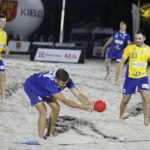 23.08.2020 Kielce. Festiwal sportów plażowych na Kadzielni. Mecz pokazowy plażowej piłki ręcznej w wykonaniu Łomża Vive Kielce / Jarosław Kubalski / Radio Kielce