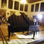 29.08.2020 Kielce. Muzeum Narodowe.  Koncert z cyklu "Chopinowskie inspiracje". Gra Piotr Pawlak / Jarosław Kubalski / Radio Kielce