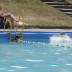 01.08.2020 Kielce. Basen przy ulicy Szczecińskiej. Wypoczynek / Jarosław Kubalski / Radio Kielce