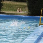 01.08.2020 Kielce. Basen przy ulicy Szczecińskiej. Wypoczynek / Jarosław Kubalski / Radio Kielce