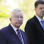 02.08.2020 Kielce. Uroczystości w 75. rocznicę rozbicia więzienia UB przy ulicy Zamkowej przez oddziały gen. Antoniego Hedy „Szarego”. Poseł Krzysztof Lipiec i sekretarz miasta Szczepan Skorupski / Jarosław Kubalski / Radio Kielce