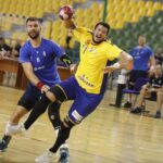 08.08.2020 Kielce. Sparing KS Kielce - Energa MKS Kalisz. Na zdjęciu (od lewej): Mateusz Kus - Energa MKS Kalisz i Nicolas Tournat - KS Kielce / Jarosław Kubalski / Radio Kielce