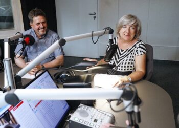 10.08.2020 Radio Kielce. Punkty Widzenia. Przewodniczący klubu radnych Prawa i Sprawiedliwości Jarosław Karyś i prezes kieleckiego MPK Elżbieta Śreniawska / Jarosław Kubalski / Radio Kielce