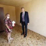 11.08.2020 Kielce. Nowe mieszkania socjalne. Prezydent Bogdan Wenta / Jarosław Kubalski / Radio Kielce