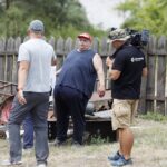 11.08.2020 Tokarnia. Park etnograficzny. Zdjęcia do programu telewizyjnego Złomowisko PL emitowanego przez Discovery Channel / Jarosław Kubalski / Radio Kielce