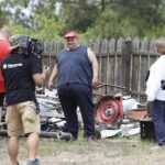 11.08.2020 Tokarnia. Park etnograficzny. Zdjęcia do programu telewizyjnego Złomowisko PL emitowanego przez Discovery Channel / Jarosław Kubalski / Radio Kielce