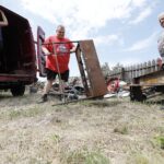 11.08.2020 Tokarnia. Park etnograficzny. Zdjęcia do programu telewizyjnego Złomowisko PL emitowanego przez Discovery Channel / Jarosław Kubalski / Radio Kielce