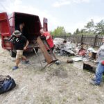 11.08.2020 Tokarnia. Park etnograficzny. Zdjęcia do programu telewizyjnego Złomowisko PL emitowanego przez Discovery Channel / Jarosław Kubalski / Radio Kielce