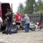 11.08.2020 Tokarnia. Park etnograficzny. Zdjęcia do programu telewizyjnego Złomowisko PL emitowanego przez Discovery Channel / Jarosław Kubalski / Radio Kielce