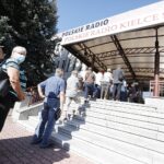 24.08.2020 Kolejka do Radia Kielce po zaproszenia na "Jawor" / Jarosław Kubalski / Radio Kielce