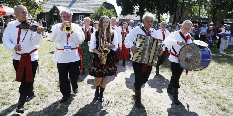 30.08.2020 Tokarnia. Gala finałowa konkursu „Jawor - u źródeł kultury” / Jarosław Kubalski / Radio Kielce