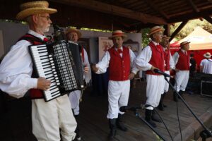 30.08.2020. Tokarnia. Gala finałowa konkursu „Jawor - u źródeł kultury” / Jarosław Kubalski / Radio Kielce