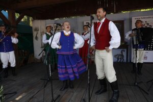 30.08.2020. Tokarnia. Gala finałowa konkursu „Jawor - u źródeł kultury” / Jarosław Kubalski / Radio Kielce