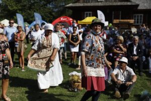 30.08.2020. Tokarnia. Gala finałowa konkursu „Jawor - u źródeł kultury” / Jarosław Kubalski / Radio Kielce