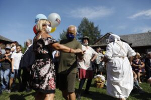 30.08.2020. Tokarnia. Gala finałowa konkursu „Jawor - u źródeł kultury” / Jarosław Kubalski / Radio Kielce