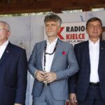 30.08.2020. Tokarnia. Gala finałowa konkursu „Jawor - u źródeł kultury”. Na zdjęciu (od lewej): Krzysztof Lipiec - poseł PiS, Krzysztof Słoń - senator PiS, Andrzej Pruś - przewodniczący sejmiku województwa świętokrzyskiego / Jarosław Kubalski / Radio Kielce
