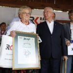 30.08.2020. Tokarnia. Gala finałowa konkursu „Jawor - u źródeł kultury”. Na zdjęciu (od lewej): Jadwiga Brzoza, Krzysztof Lipiec - poseł PiS i Krzysztof Słoń - senator PiS / Jarosław Kubalski / Radio Kielce