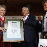 30.08.2020. Tokarnia. Gala finałowa konkursu „Jawor - u źródeł kultury”. Na zdjęciu (od lewej): Lucyna Lipczyńska, Krzysztof Lipiec - poseł PiS i Krzysztof Słoń - senator PiS / Jarosław Kubalski / Radio Kielce