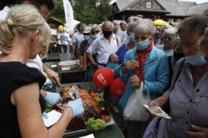 30.08.2020. Tokarnia. Gala finałowa konkursu „Jawor - u źródeł kultury” / Jarosław Kubalski / Radio Kielce