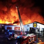 Kielce. Pożar marketu Lidl przy ulicy Piekoszowskiej / Jarosław Kubalski / Wiktor Taszłow / Radio Kielce
