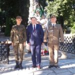 01.08.2020 Sandomierz. 76. rocznica wybuchu Powstania Warszawskiego. Na zdjęciu (od lewej): Marta Korzynek - WOT, poseł Marek Kwitek, ppłk Arkadiusz Nenutil - dowódca 102. batalionu lekkiej piechoty w Sandomierzu / Grażyna Szlęzak-Wójcik / Radio Kielce