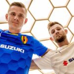 27.08.2020 Kielce. Prezentacja nowych koszulek Korony Kielce. Na zdjęciu (od lewej): Marek Kozioł i Rafał Grzelak / Korona Kielce