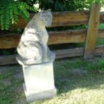 02.08.2020 Nowe, Dębno, Biedrzychów. Rzeźby z janikowskiego kamienia na wsiach gminy Ożarów / Emilia Sitarska / Radio Kielce