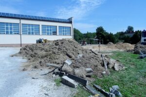 Opatów. Budowa boisk przy Szkole Podstawowej nr 1 / Emilia Sitarska / Radio Kielce