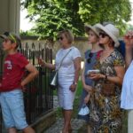 09.08.2020. Opatów. Spacer pn. „Opatowskie zakątki” / Emilia Sitarska / Radio Kielce