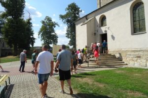 09.08.2020. Opatów. Spacer pn. „Opatowskie zakątki” / Emilia Sitarska / Radio Kielce