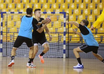 23.07.2020. Kielce. Trening PGE Kielce. Na zdjęciu (w środku): Michał Olejniczak / Wiktor Taszłow / Radio Kielce