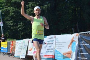 VIII MosirGutwinRun 2020 3 runda. Na zdjęciu: Rafał Gontarczyk – zwycięzca biegu na 10 km / Jarosław Słodkiewicz / MOSiR Ostrowiec