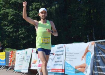 VIII MosirGutwinRun 2020 3 runda. Na zdjęciu: Rafał Gontarczyk – zwycięzca biegu na 10 km / Jarosław Słodkiewicz / MOSiR Ostrowiec